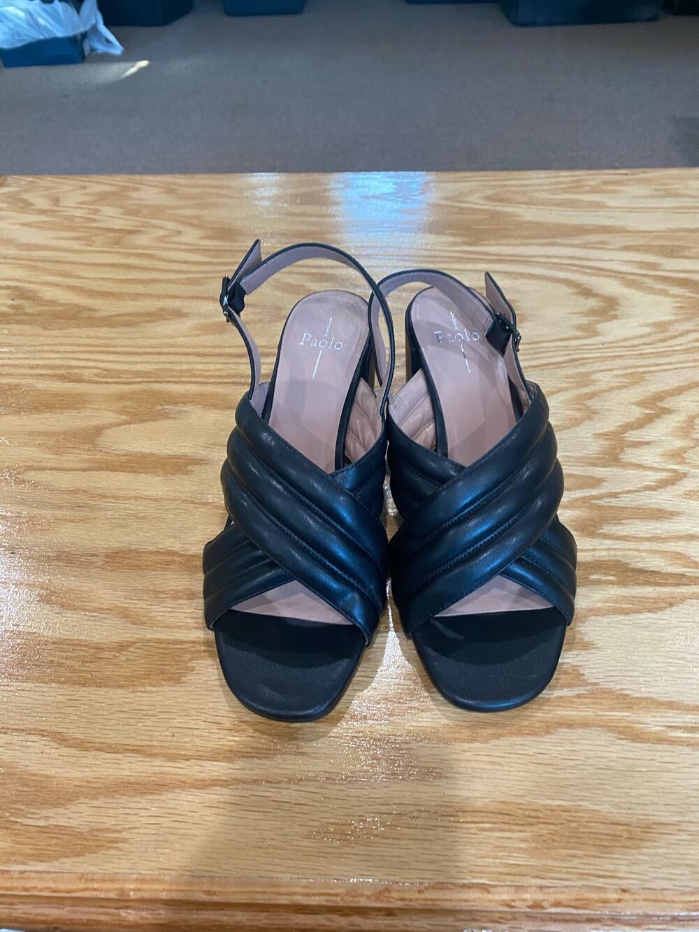 Linea Paolo Shoes Linea Paolo Isabel Strappy Crossovers Sandal sz 10 Women's s10